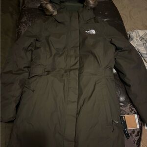 The north face women’s parka NWT